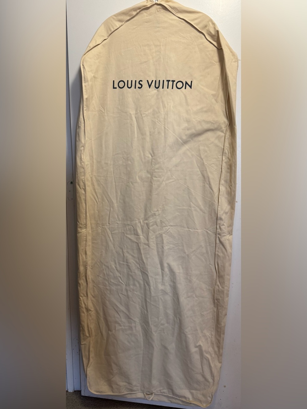 LOUIS VUITTON 💯% Authentic Garment Bag - Ideal for suits, dresses or gowns. EUC.